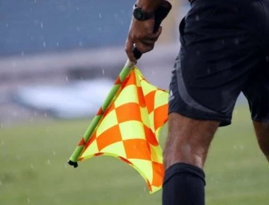 Βίντεο: Διαιτητής έφυγε από το γήπεδο επειδή δεν άντεξε την γκρίνια των ποδοσφαιριστών